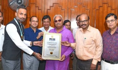 'एक पेड़ माँ के नाम' अभियान के तहत सघन पौधारोपण कर बनाया विश्व रिकॉर्ड