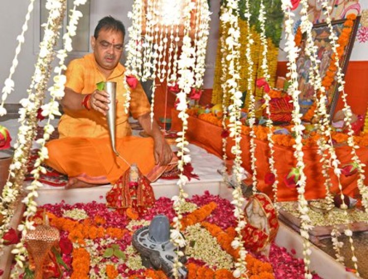 श्रावण मास के चतुर्थ सोमवार को मुख्यमंत्री भजन लाल शर्मा ने शिव मंदिर में की पूजा अर्चना