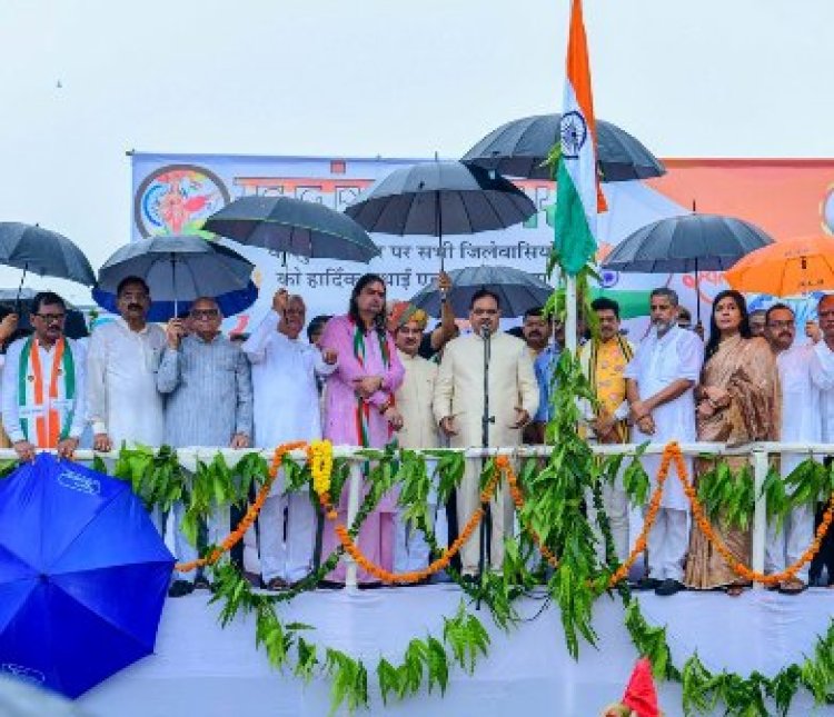 बड़ी चौपड़ पर मुख्यमंत्री भजनलाल शर्मा ने किया ध्वजारोहण, कहा- मां भारती की सेवा ही वीर सेनानियों को सच्ची श्रद्धांजलि 