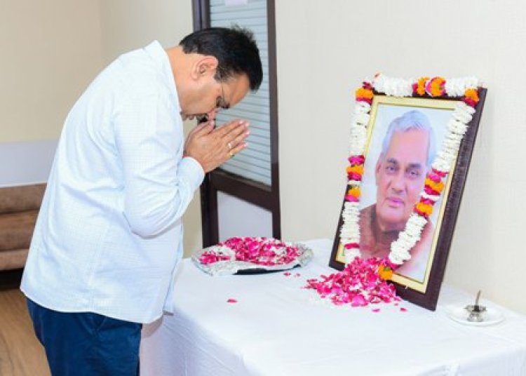 मुख्यमंत्री भजनलाल शर्मा ने भारत रत्न स्व. अटल बिहारी वाजपेयी को श्रद्धांजलि अर्पित की