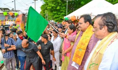मुख्यमंत्री भजनलाल ने जयपुर से मदुरई-रामेश्वरम् तीर्थ यात्रा स्पेशल ट्रेन को दिखाई हरी झण्डी