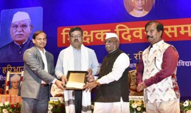 राज्यपाल ने उत्कृष्ट शिक्षकों को सम्मानित किया, विश्वविद्यालय में सोलर प्रोजेस्ट का लोकार्पण किया 