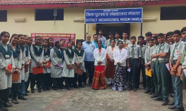 11वीं शताब्दी की प्रतिमाओं को देखकर विद्यार्थियों हुए प्रसन्न