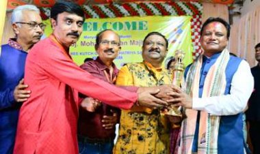 କ୍ଷତ୍ରିୟ ସମ୍ପ୍ରଦାୟର ନବରାତ୍ରୀ ମହୋତ୍ସବରେ ସିଏମ୍ ମୋହନ ଚରଣ ମଜୀ କେଓନହାରରେ ପହଞ୍ଚିଥିଲେ।