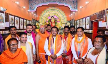 କେନ୍ଦୁଝର ଝୁମ୍ପୁରା ଦୁର୍ଗା ପୂଜାମଣ୍ଡପ ରେ ମୁଖ୍ୟମନ୍ତ୍ରୀ ଶ୍ରୀ ମୋହନ ଚରଣ ମାଝୀ ।