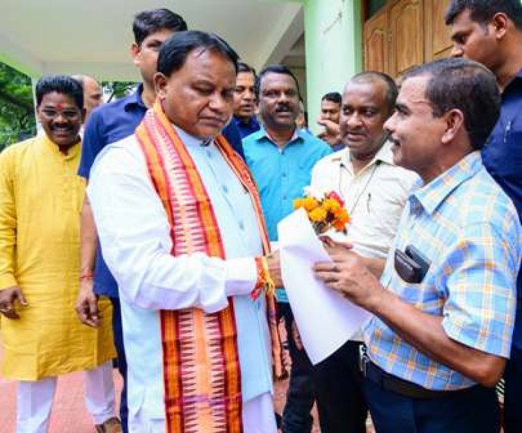 କେନ୍ଦୁଝରରେ ଲୋକଙ୍କ ଅଭିଯୋଗ ଶୁଣିଲେ ମୁଖ୍ୟମନ୍ତ୍ରୀ