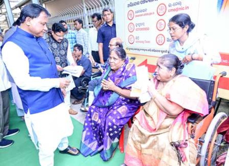 ରାଜ୍ୟ ଅଭିଯୋଗ ପ୍ରକୋଷ୍ଠରେ ମୁଖ୍ୟମନ୍ତ୍ରୀ ଶ୍ରୀ ମୋହନ ଚରଣ ମାଝୀ ଲୋକଙ୍କ ଠାରୁ ଅଭିଯୋଗ ଶୁଣୁଛନ୍ତି