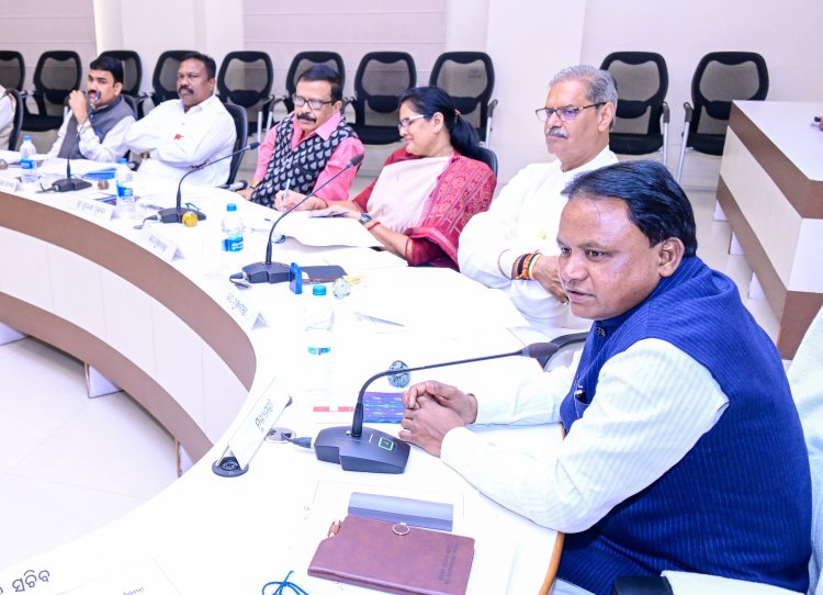 ବୈଠକରେ ଶ୍ରୀ ମୋହନ ଚରଣ ମାଝୀ ଅଧ୍ୟକ୍ଷତା କରୁଛନ୍ତି