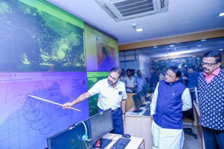 ସ୍ୱତନ୍ତ୍ର ରିଲିଫ୍ କମିଶନରଙ୍କ କାର୍ଯ୍ୟାଳୟରେ ମୁଖ୍ୟମନ୍ତ୍ରୀଙ୍କ ସମୀକ୍ଷା