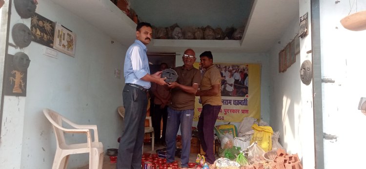 दीपावली पर मंडला जिले के कुम्हारों को हाट बाजारों में मिलेगी टेक्स में छूट