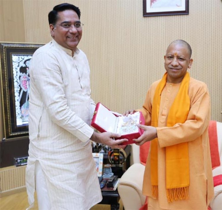 सुरेश सिंह रावत ने की योगी आदित्यनाथ से शिष्टाचार भेंट