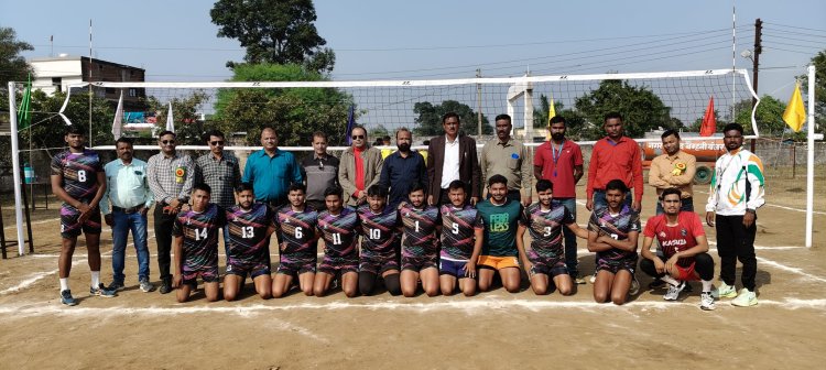 संभाग स्तरीय अंतर जिला महाविद्यालयीन वॉलीबॉल प्रतियोगिता में जबलपुर विजेता एवं मण्डला जिला उपविजेता