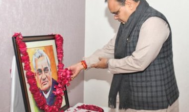 मुख्यमंत्री भजनलाल शर्मा ने स्व. अटल बिहारी वाजपेयी की जन्म शताब्दी पर पुष्पांजलि अर्पित की