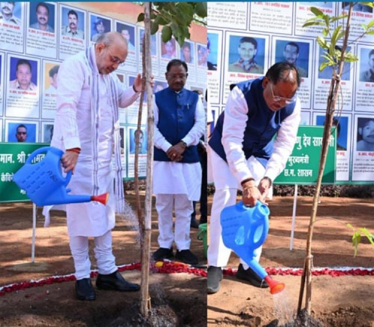 केन्द्रीय गृह एवं सहकारिता मंत्री अमित शाह ने शहीदों को श्रद्धांजलि दी परिजनों व नक्सली हिंसा के शिकार लोगों के परिवारजनों के साथ मुलाकात की