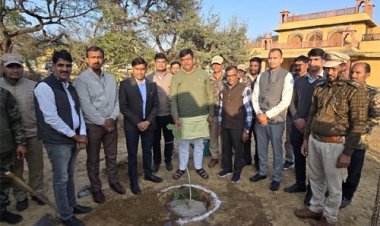 वन मंत्री ने सरिस्का में वन विभाग की मॉनिटरिंग व्यवस्था का जायजा लिया वनकर्मी प्रो-एक्टिव रहकर करें दायित्वों का निर्वहन: मंत्री शर्मा