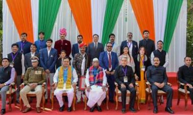 उदयपुर के सहेलियों की बाड़ी में राज्यपाल की उपस्थिति में आयोजित एट होम कार्यक्रम में शिरकत की
