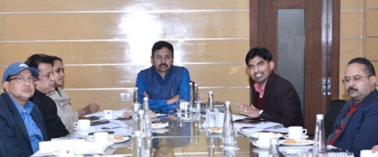 राइजिंग राजस्थान इन्वेस्टमेंट समिट के तहत हुए एमओयू के क्रियान्वयन और बजट घोषणाओं की प्रगति की समीक्षा के लिए नगरीय विकास विभाग की बैठक