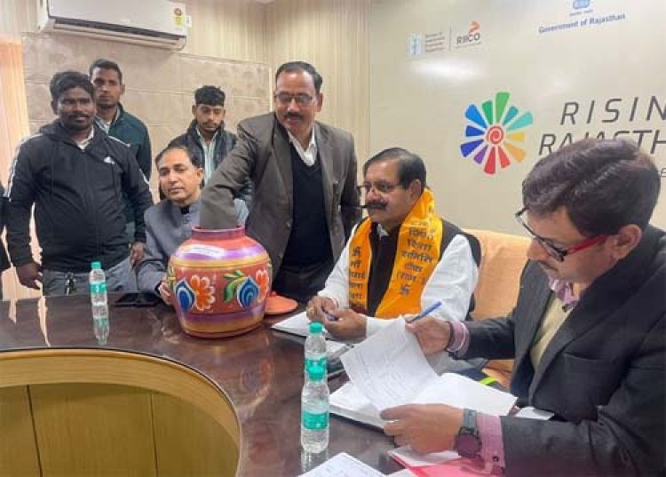 मुख्यमंत्री के विजन को पूरा करने में जुटा माटी कला बोर्ड, आठ जिलों के 160 मिट्टी कामगारों को मिलेंगे विद्युत चालित चाक