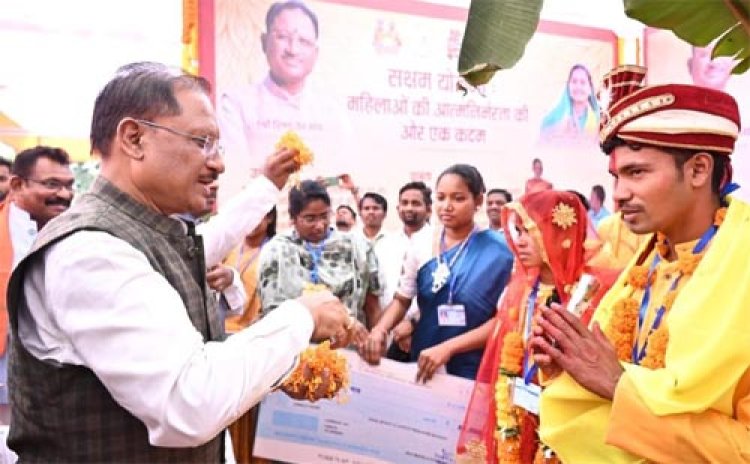 प्यार और विश्वास के आगे हार गई नक्सल हिंसा: जहां कभी बन्दूकें गूंजती थी, अब वहां गूंज रही शहनाई