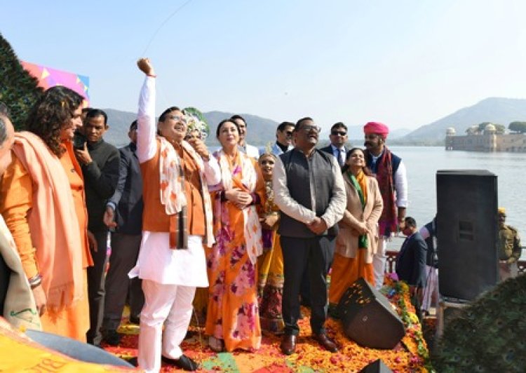 मुख्यमंत्री भजनलाल शर्मा ने पतंग उड़ाकर कर्मशील एवं दानशील बनने का दिया संदेश