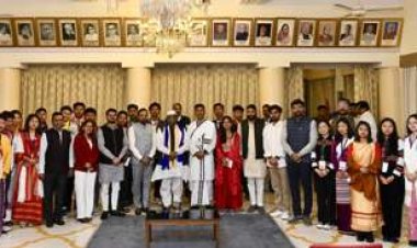 राज्यपाल से नॉर्थ ईस्ट के विद्यार्थी प्रतिनिधिमंडल ने मुलाकात की