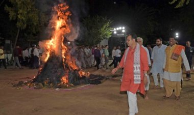सीएम हाउस पर होलिका दहन- मुख्यमंत्री भजनलाल शर्मा ने की प्रदेश में सुख-समृद्धि की कामना