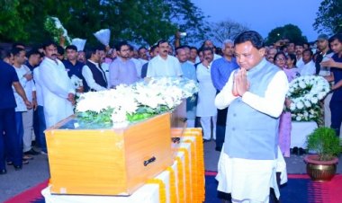 ଭୁବନେଶ୍ୱର ବିମାନବନ୍ଦରରେ ଡାକ୍ତର ଦେବେନ୍ଦ୍ର ପ୍ରଧାନଙ୍କ  ଶେଷ ଦର୍ଶନ କଲେ ମୁଖ୍ୟମନ୍ତ୍ରୀ