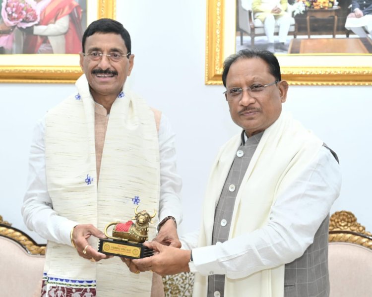 सीएम साय से केंद्रीय रक्षा राज्य मंत्री संजय सेठ ने की सौजन्य भेंट