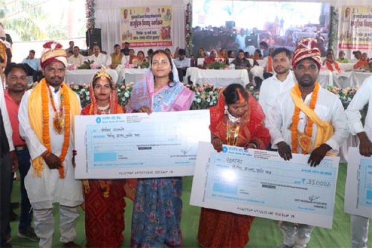 200 जोड़ें दाम्पत्य बंधन में बंधे, मंत्री लक्ष्मी राजवाड़े ने दिया आशीर्वाद