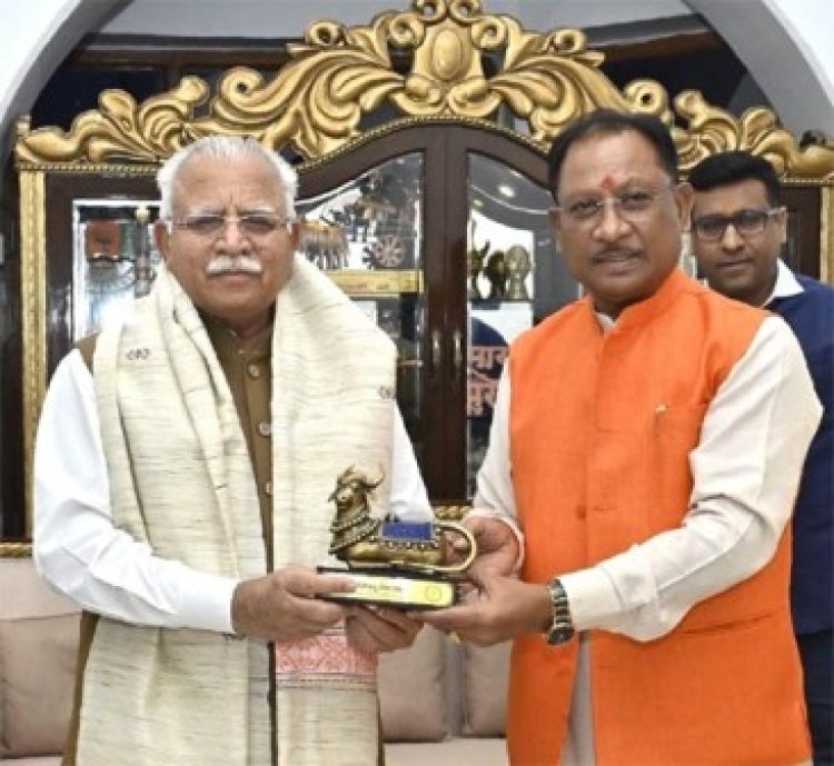 मुख्यमंत्री विष्णु देव साय से केन्द्रीय आवास और शहरी विकास मंत्री मनोहर लाल खट्टर ने सौजन्य मुलाकात की