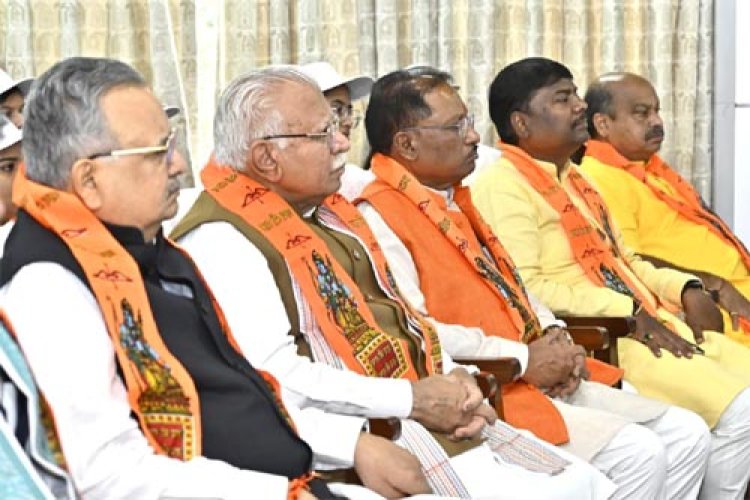 मुख्यमंत्री विष्णु देव साय ने बालिकाओं के साथ सुनी 'मन की बात' की 120वीं कड़ी