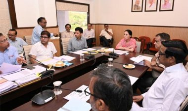 पीडब्ल्यूडी की समीक्षा बैठक, उच्च गुणवत्ता एवं लो मेंटीनेंस के साथ ग्रीन बिल्डिंग पर फोकस करें: उपमुख्यमंत्री दिया कुमारी