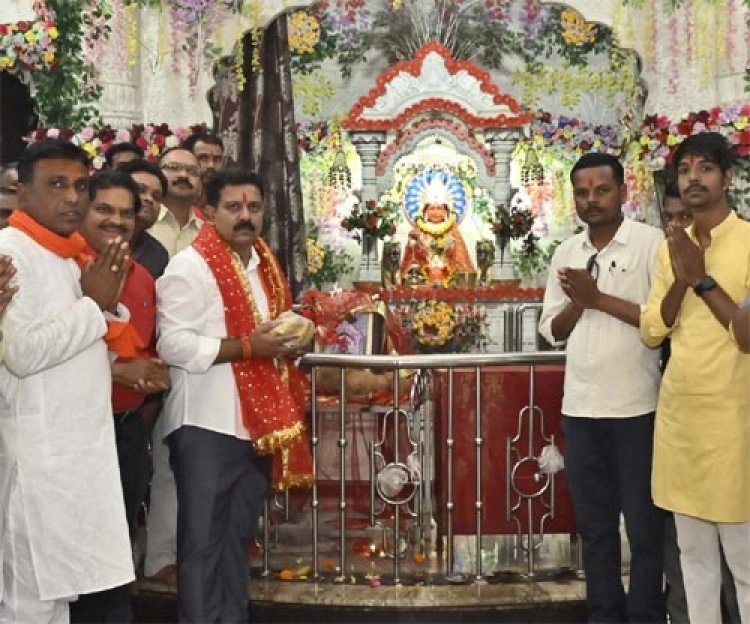 उपमुख्यमंत्री विजय शर्मा पहुंचे कवर्धा, मंदिर दर्शन कर प्रदेश वासियों को नवरात्रि पर्व की दी शुभकामनाएं