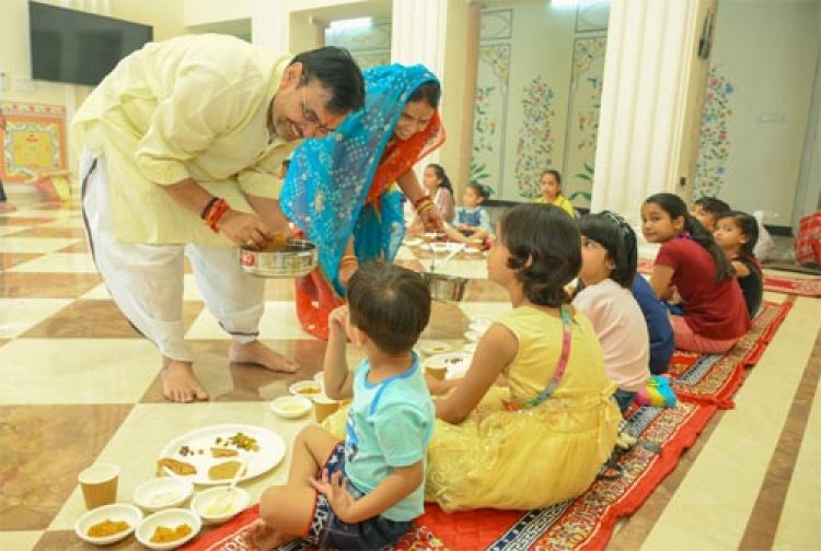 मुख्यमंत्री भजनलाल शर्मा ने कन्याओं का पूजन कर उन्हें भोजन ग्रहण करवाया