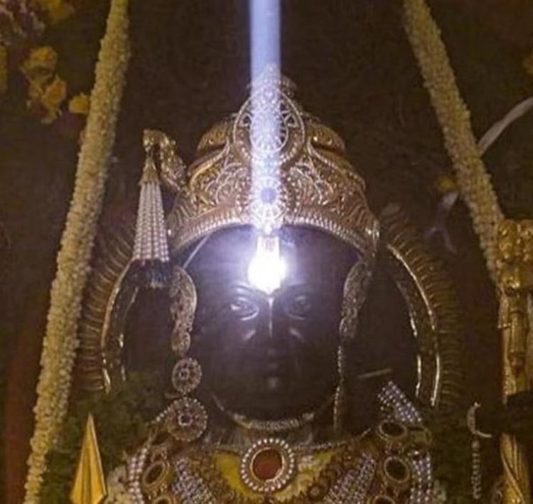 रामलला के ललाट पर सूर्य की किरणों ने किया तिलक, चार मिनट तक लाखों श्रद्धालुओं ने देखा यह अद्भुत नजारा