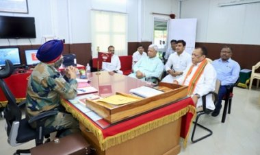बाड़मेर जिले के प्रभारी मंत्री ने लिया सरहदी गांवों के हालात का जायजा
