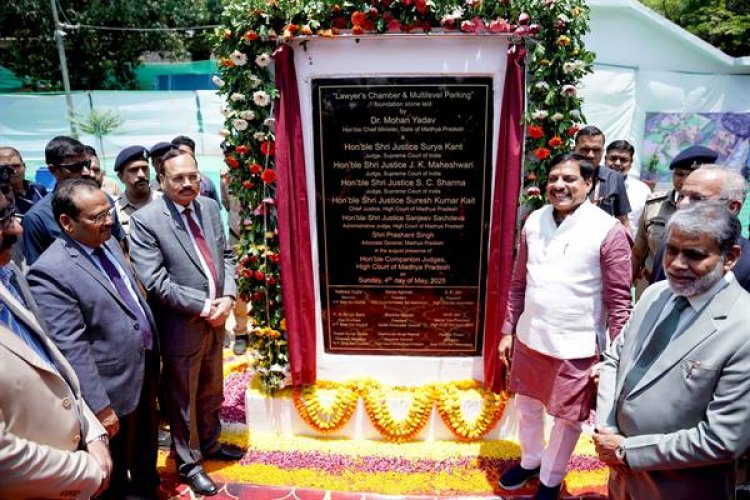 मुख्यमंत्री डॉ. यादव ने किया लॉयर्स चेम्बर एवं मल्टीलेवल पार्किंग का शिलान्यास