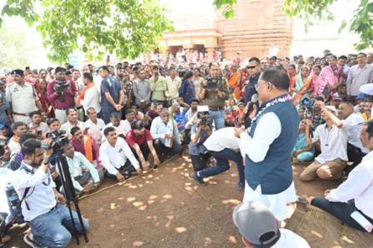 सुशासन तिहार: मुख्यमंत्री खुद उतरे ग्राउंड जीरो पर, अचानक पहुंचे बेमेतरा के सहसपुर, लिया ग्रामीणों से सीधा फीडबैक