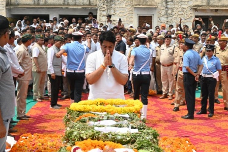शहीद सुरेंद्र कुमार की देह पंचतत्व में विलीन- पूर्ण राजकीय सम्मान से हुई अंत्येष्टि