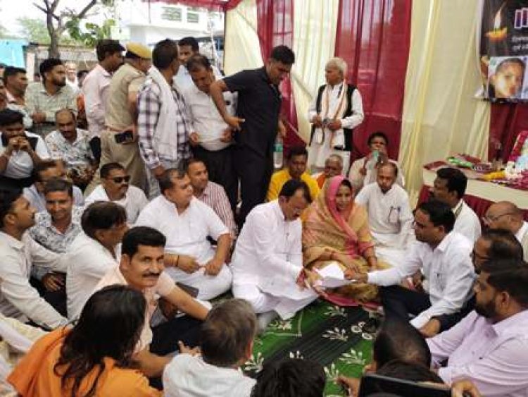 उप मुख्यमंत्री ने दुर्घटना पीड़ितों के परिजनों को बंधाया ढांढस