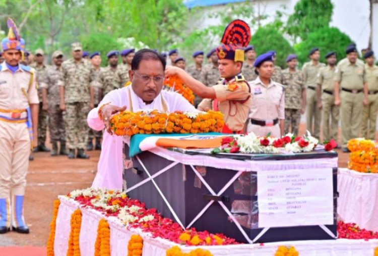 CM साय ने नक्सल मुठभेड़ में शहीद जवान मेहुल भाई को दी श्रद्धांजलि