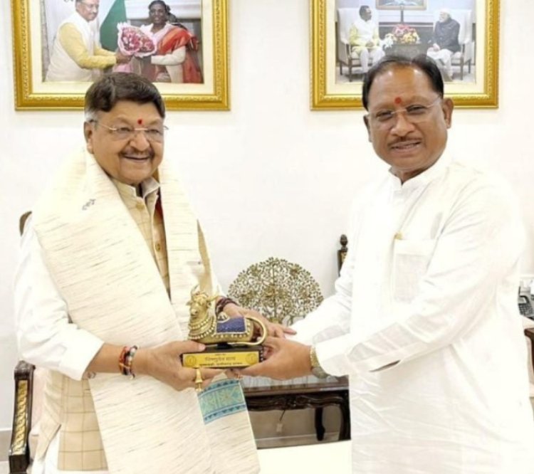 CM साय से मिले मप्र के कैबिनेट मंत्री कैलाश विजयवर्गीय