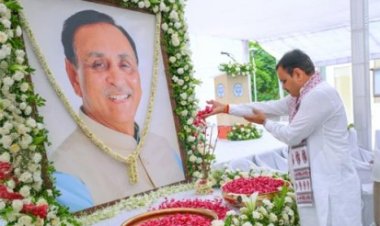 मुख्यमंत्री भजनलाल शर्मा ने पूर्व मुख्यमंत्री स्व. विजयरूपाणी को श्रद्धांजलि अर्पित की