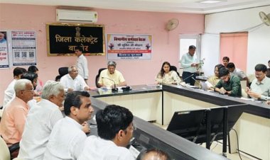 खाद्य एवं नागरिक आपूर्ति मंत्री ने बाड़मेर में ली विभागीय समीक्षा बैठक