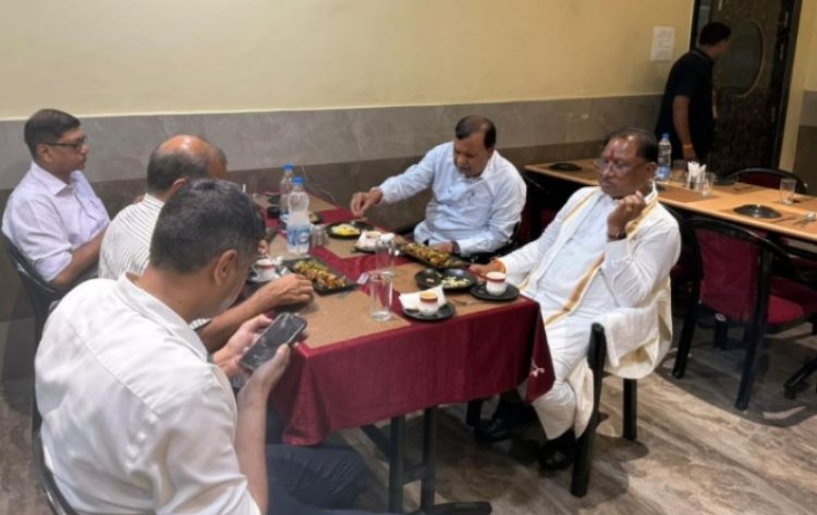 CM साय ने ढाबा में किया भोजन, स्थानीय लोगों से की आत्मीय बातचीत