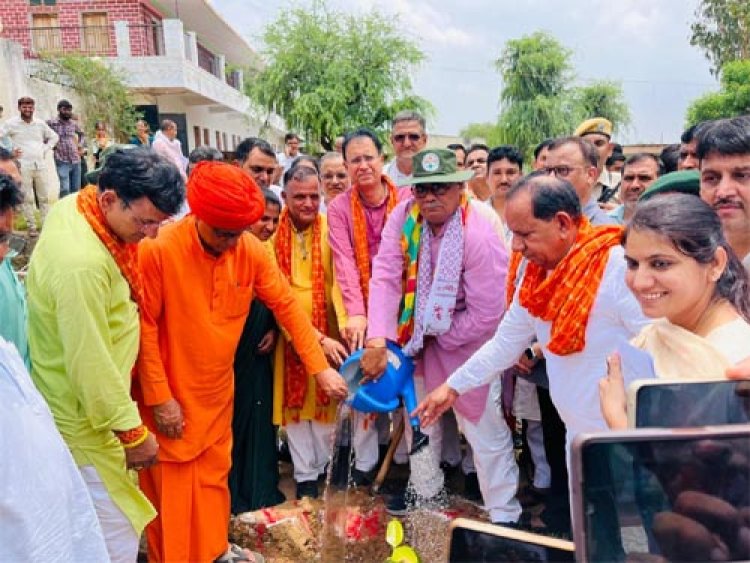 शिक्षा मंत्री ने सीकर जिले के लालासी में वंदे गंगा अभियान में श्रमदान और पौधारोपण किया