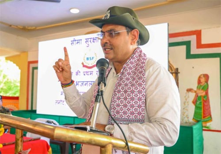 मुख्यमंत्री का जैसलमेर दौरा: मुख्यमंत्री ने सीमा सुरक्षा बल के जवानों से किया संवाद