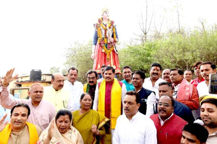 रानी दुर्गावती की समाधि स्थल पहुँचे मुख्यमंत्री डॉ. यादव