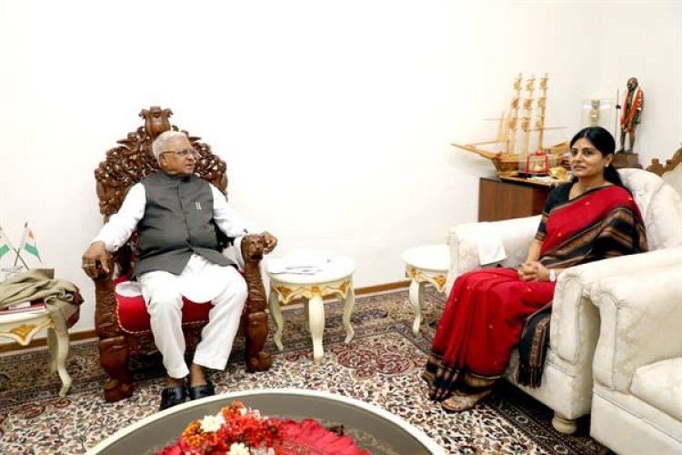 राज्यपाल पटेल से केन्द्रीय राज्यमंत्री अनुप्रिया पटेल ने की सौजन्य भेंट