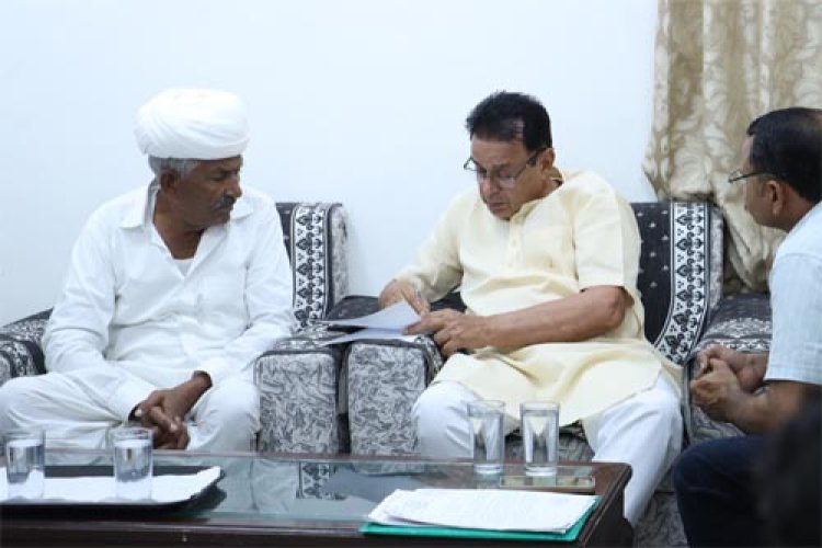 संसदीय कार्य मंत्री ने सर्किट हाउस में सुनी आमजन की समस्याएं, प्रत्येक शिकायत पर तत्परता से कार्रवाई के निर्देश